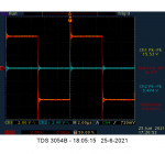 diff signal FG 100KHz 10Vpp square probes across black red.png