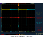 diff signal FG 100KHz 10Vpp square both probes across red .png
